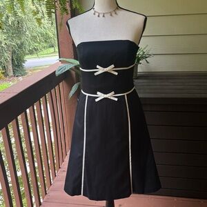 Ann Taylor Black & White
Strapless Dress With White Bow Detailing | LBD | Size 2
